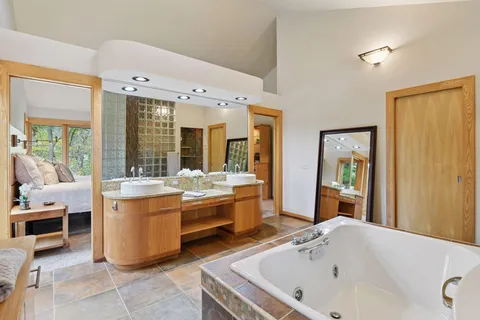 $1,695,000 | 5880 Boulder Bridge Lane, Excelsior, MN 55331