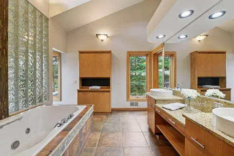 $1,695,000 | 5880 Boulder Bridge Lane, Excelsior, MN 55331