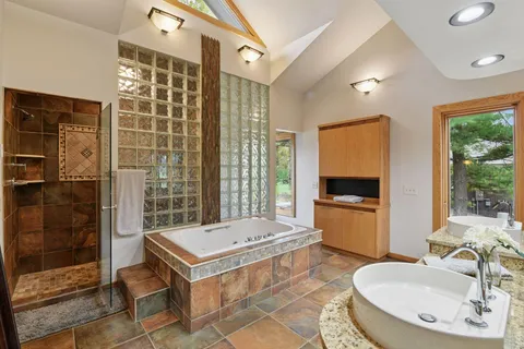 $1,695,000 | 5880 Boulder Bridge Lane, Shorewood, MN 55331