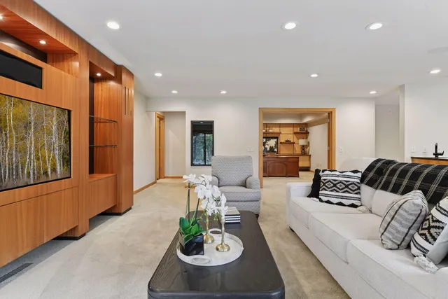 $1,695,000 | 5880 Boulder Bridge Lane, Excelsior, MN 55331