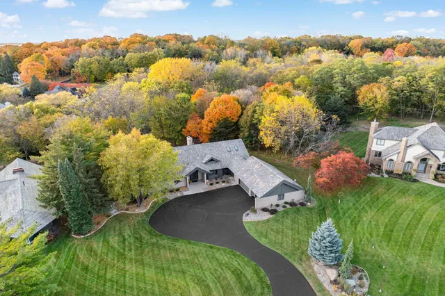 $1,695,000 | 5880 Boulder Bridge Lane, Excelsior, MN 55331