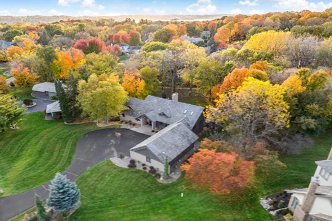 $1,695,000 | 5880 Boulder Bridge Lane, Excelsior, MN 55331