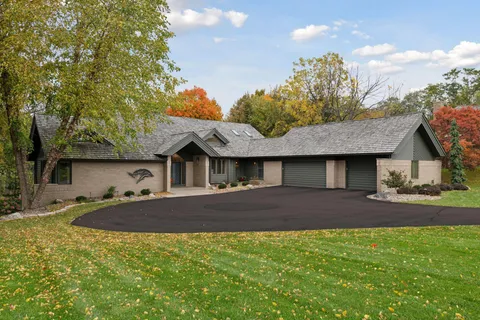 $1,695,000 | 5880 Boulder Bridge Lane, Shorewood, MN 55331