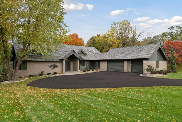 $1,695,000 | 5880 Boulder Bridge Lane, Excelsior, MN 55331