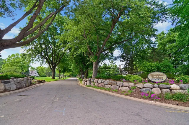$1,695,000 | 5880 Boulder Bridge Lane, Excelsior, MN 55331