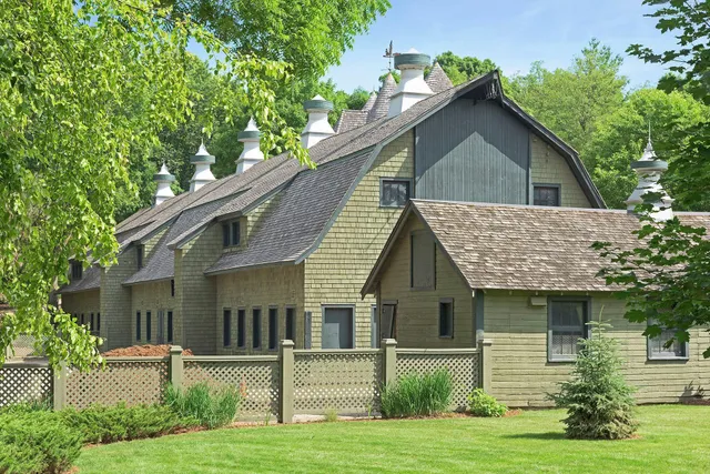 $1,695,000 | 5880 Boulder Bridge Lane, Excelsior, MN 55331