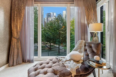 $2,319,000 | 194 North Park Drive, Chicago, IL 60601