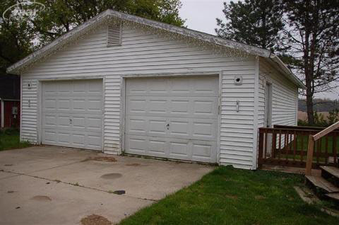 6390 King Road Bridgeport, MI 48722 - Photo 3 of 15 20125841-2.JPG