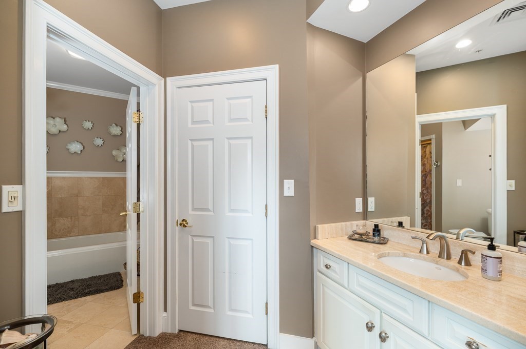 196 Main Street, Unit 2 Gloucester, MA 01930 - Photo 15 of 22