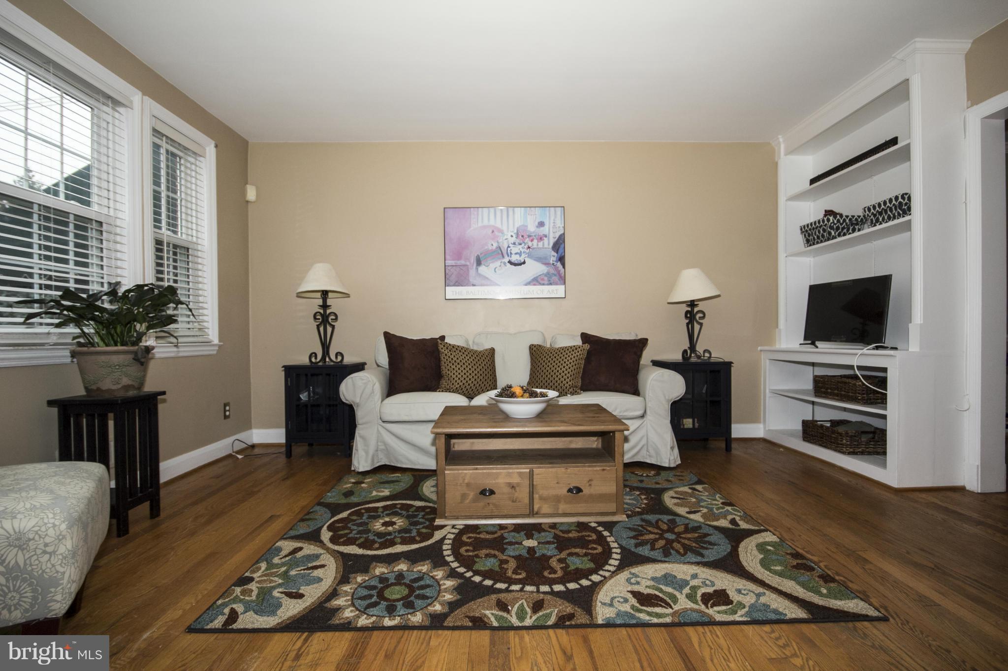 202 Gaywood Road Baltimore, MD 21212 - Photo 3 of 29 Living Room