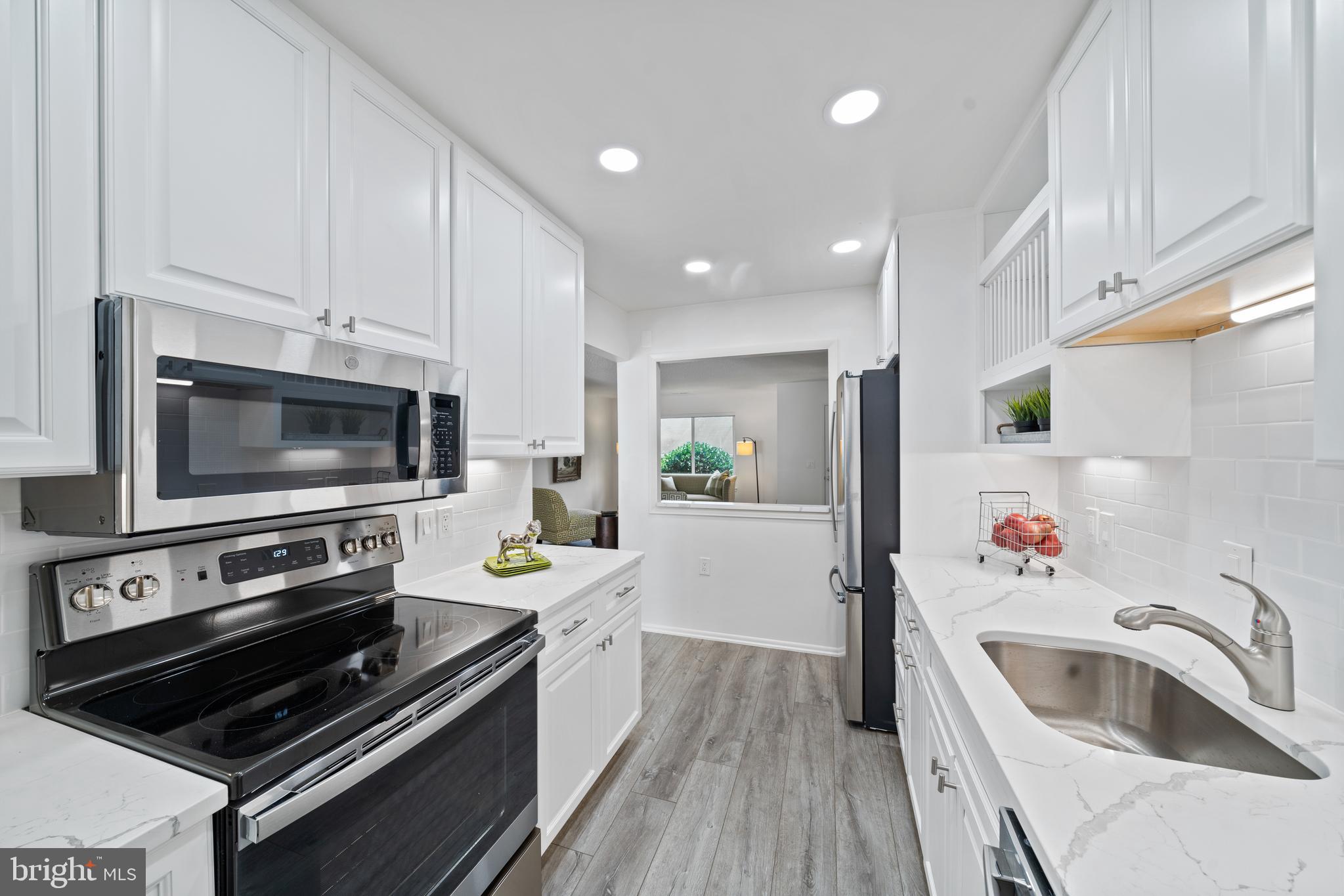 3702 Bethnal Way, Unit 35B Silver Spring, MD 20906 - Photo 7 of 16 Newly renovated kitchen