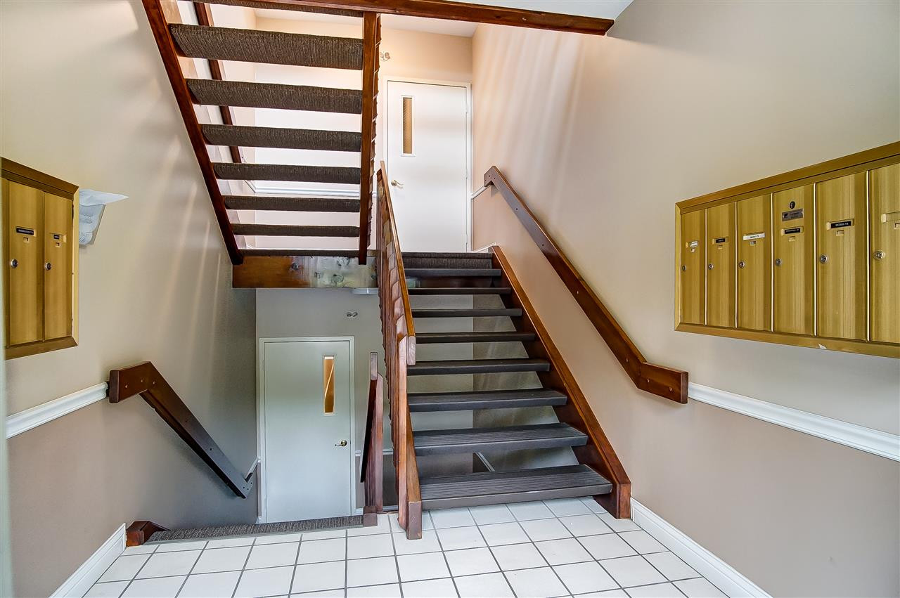 300 Timber Ridge Drive, Unit 1 Newport, KY 41071 - Photo 2 of 23 Photo 2
