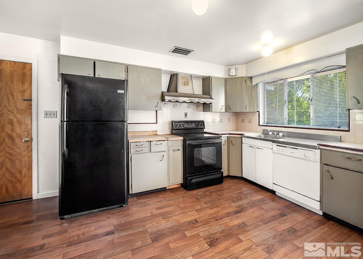 735 Brookfield Drive Reno, NV 89503 - Photo 8 of 23 a kitchen with a refrigerator stove and sink