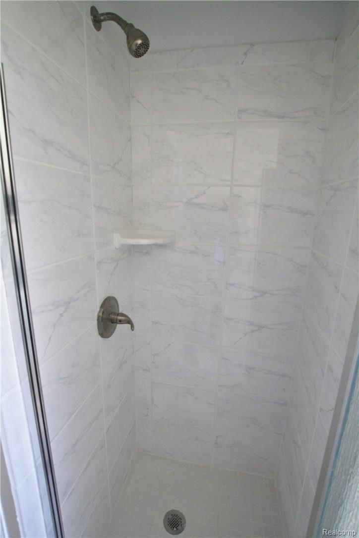 3077 Belsay Road Burton, MI 48519 - Photo 27 of 31 IMG_7417.JPG