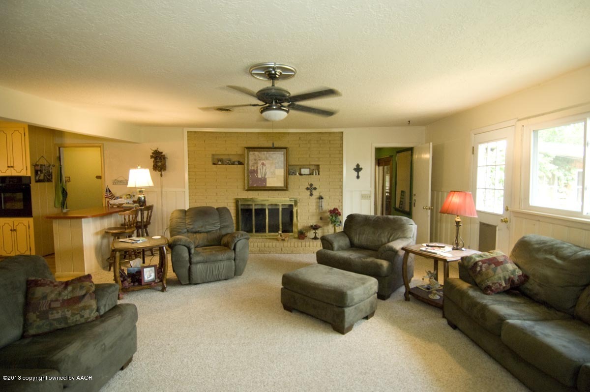 4218 Camp Lane Amarillo, TX 79110 - Photo 3 of 34 LIVING AREA VIEW 1