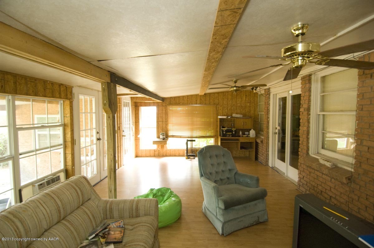 4218 Camp Lane Amarillo, TX 79110 - Photo 27 of 34 ENCLOSED PATIO VIEW 1