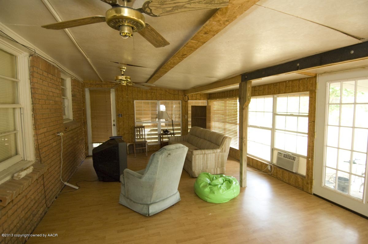 4218 Camp Lane Amarillo, TX 79110 - Photo 28 of 34 ENCLOSED PATIO VIEW 2