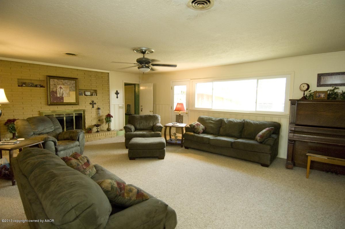 4218 Camp Lane Amarillo, TX 79110 - Photo 6 of 34 LIVING AREA VIEW 4