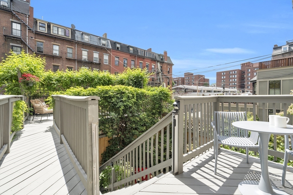 72 Rutland Street, Unit 1 Boston, MA 02118 - Photo 19 of 29 a view of a building from a balcony