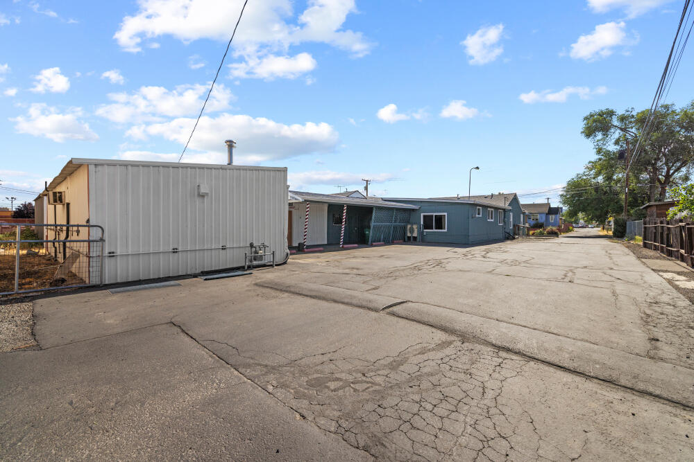 1633 Division Street Klamath Falls, OR 97601 - Photo 60 of 69 1633DivisionSt-51