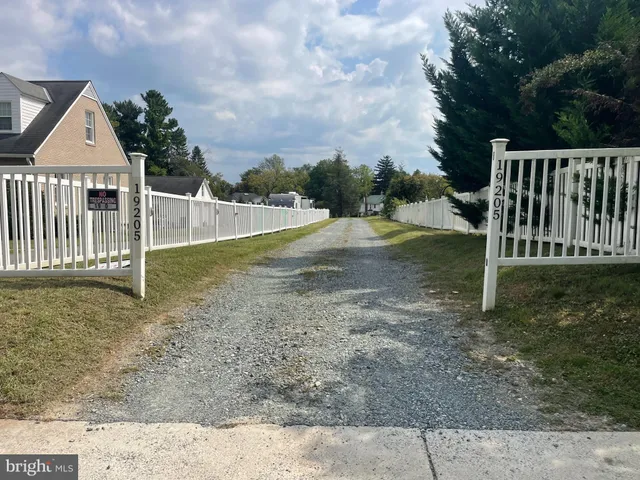 a view of a house with backyard and porch