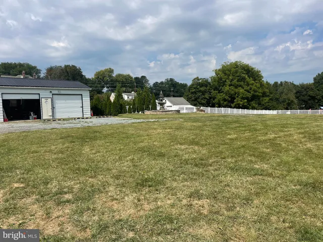 a big yard with lots of tress in it