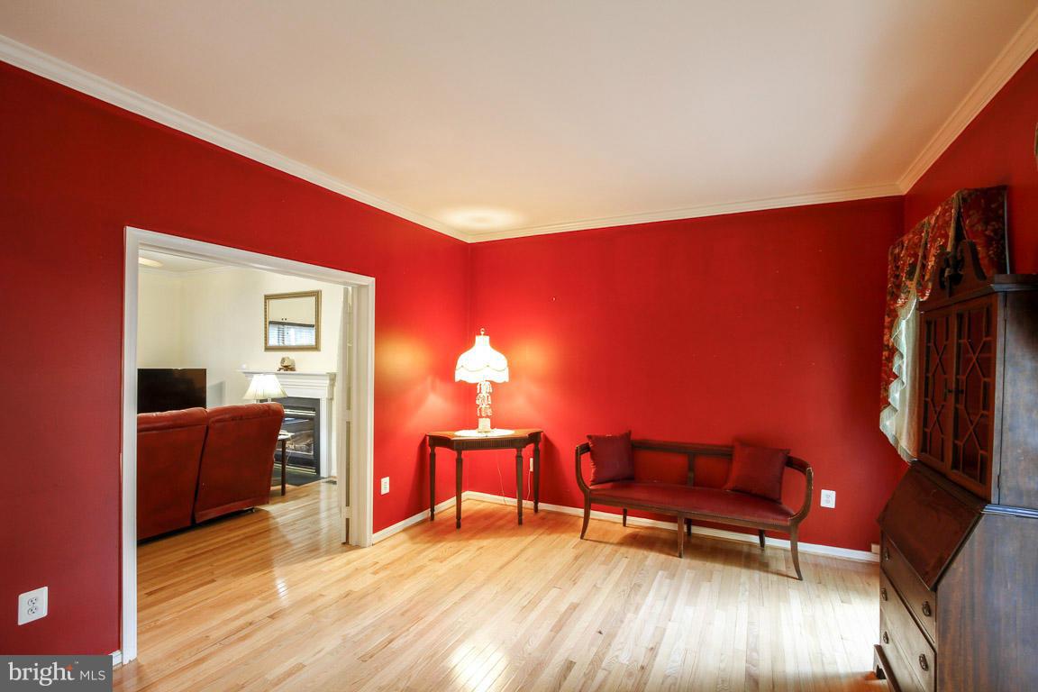 12041 Coloriver Road Manassas, VA 20112 - Photo 11 of 27 Living Room