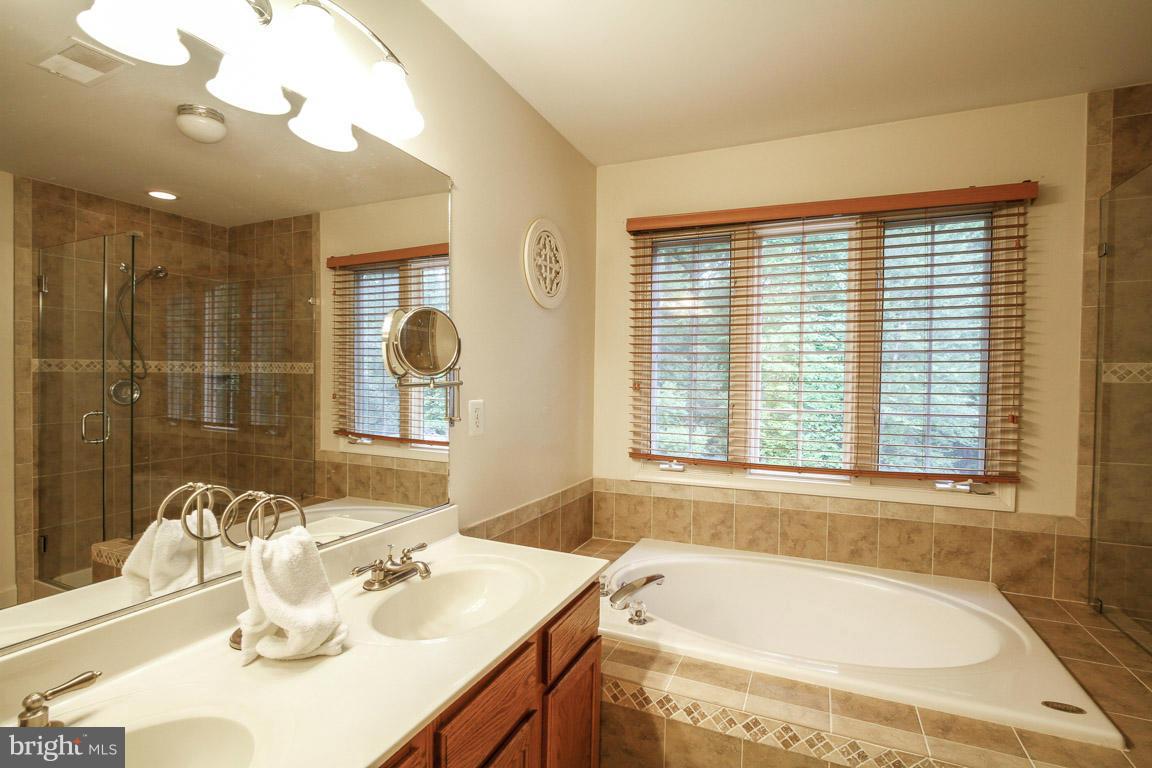 12041 Coloriver Road Manassas, VA 20112 - Photo 16 of 27 Bath (Master)