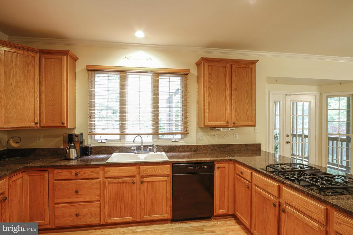 12041 Coloriver Road Manassas, VA 20112 - Photo 5 of 27 Kitchen