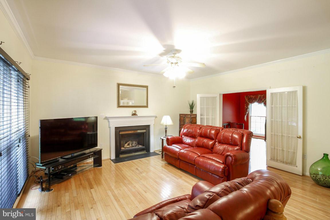12041 Coloriver Road Manassas, VA 20112 - Photo 8 of 27 Family Room