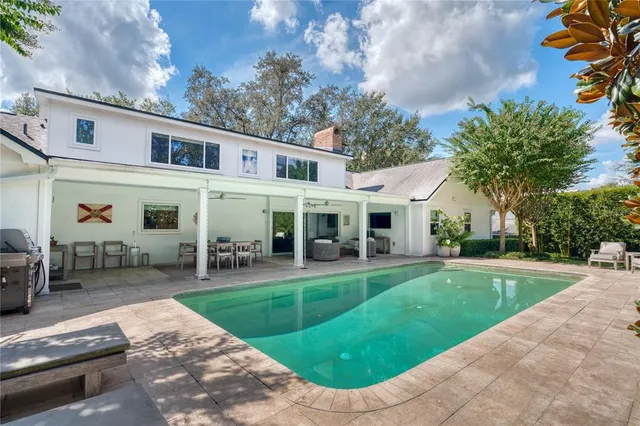 a view of a yard in front of house
