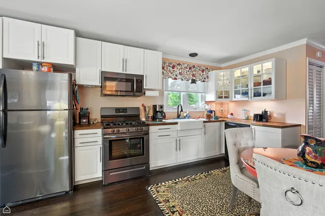 a view of a house with backyard and a garage
