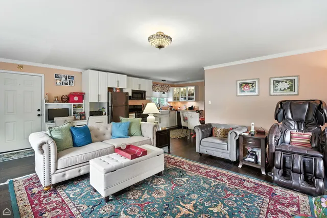 a view of a yard with a tree