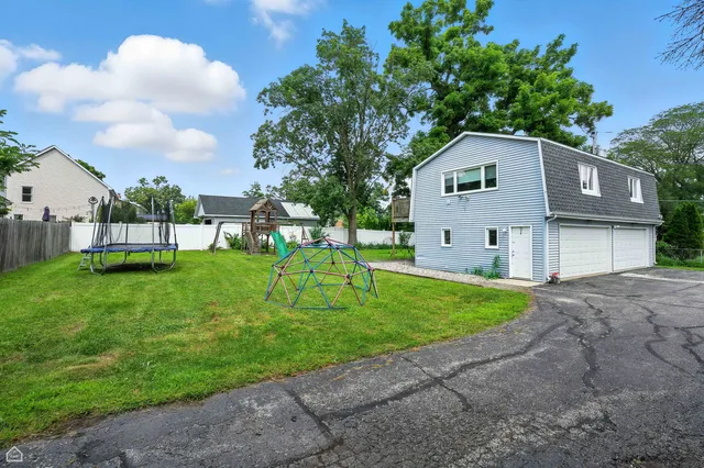 $575,000 | 237 South Church Road, Bensenville, IL 60106