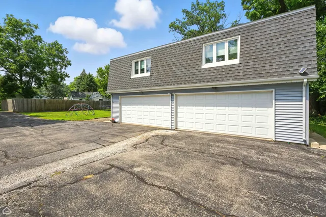 $575,000 | 237 South Church Road, Bensenville, IL 60106