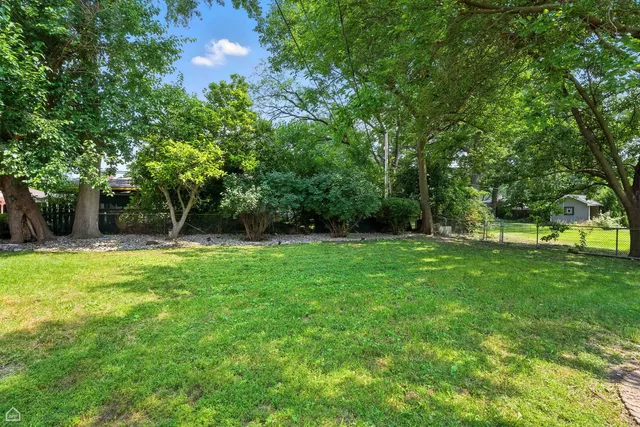 $575,000 | 237 South Church Road, Bensenville, IL 60106