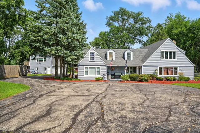 $575,000 | 237 South Church Road, Bensenville, IL 60106