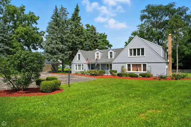 $575,000 | 237 South Church Road, Bensenville, IL 60106