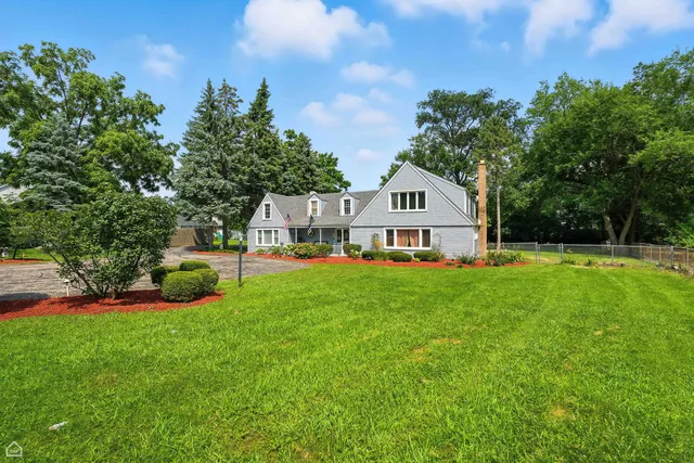 $575,000 | 237 South Church Road, Bensenville, IL 60106