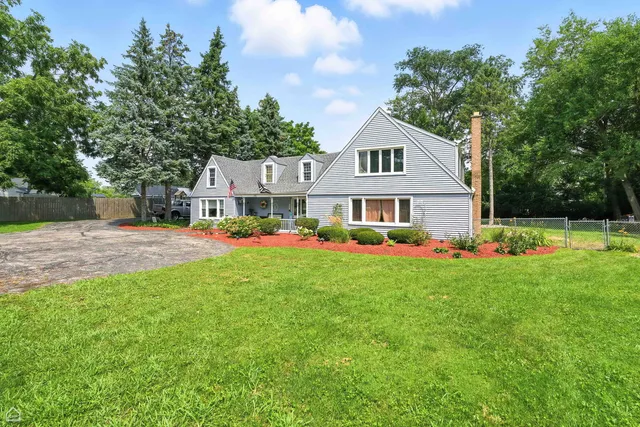 $575,000 | 237 South Church Road, Bensenville, IL 60106