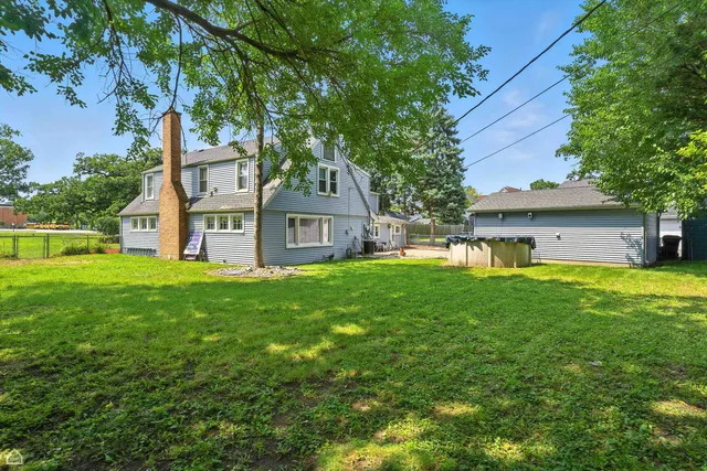 $575,000 | 237 South Church Road, Bensenville, IL 60106