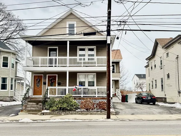 $2,400 | 328 Stevens Street, Unit 2, Lowell, MA 01851