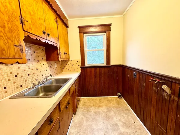 $2,400 | 328 Stevens Street, Unit 2, Lowell, MA 01851