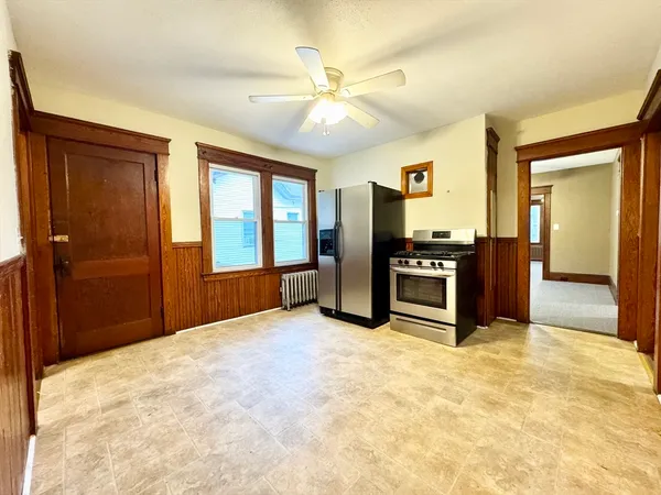 $2,400 | 328 Stevens Street, Unit 2, Lowell, MA 01851