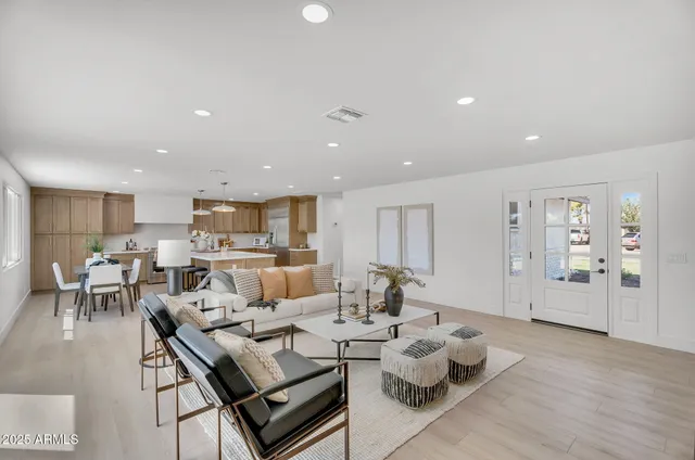 $674,995 | 1559 North Upland Circle, Mesa, AZ 85201