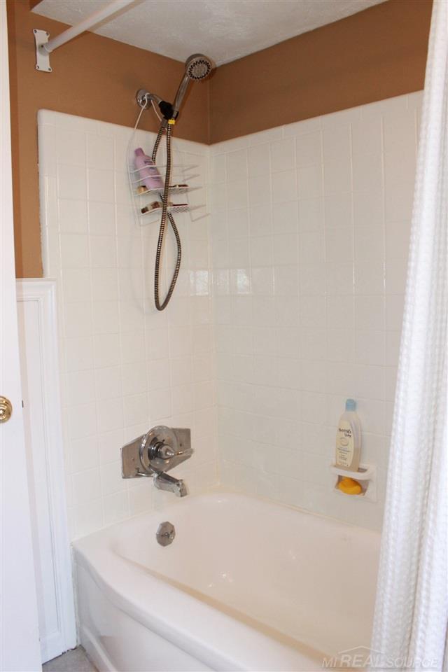 1205 Whittier Road Grosse Pointe, MI 48230 - Photo 58 of 73 31328037-57.JPG
