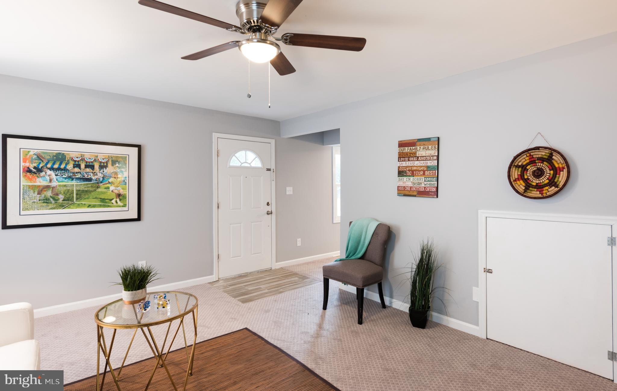9266 Taney Road Manassas, VA 20110 - Photo 7 of 19 Living Room