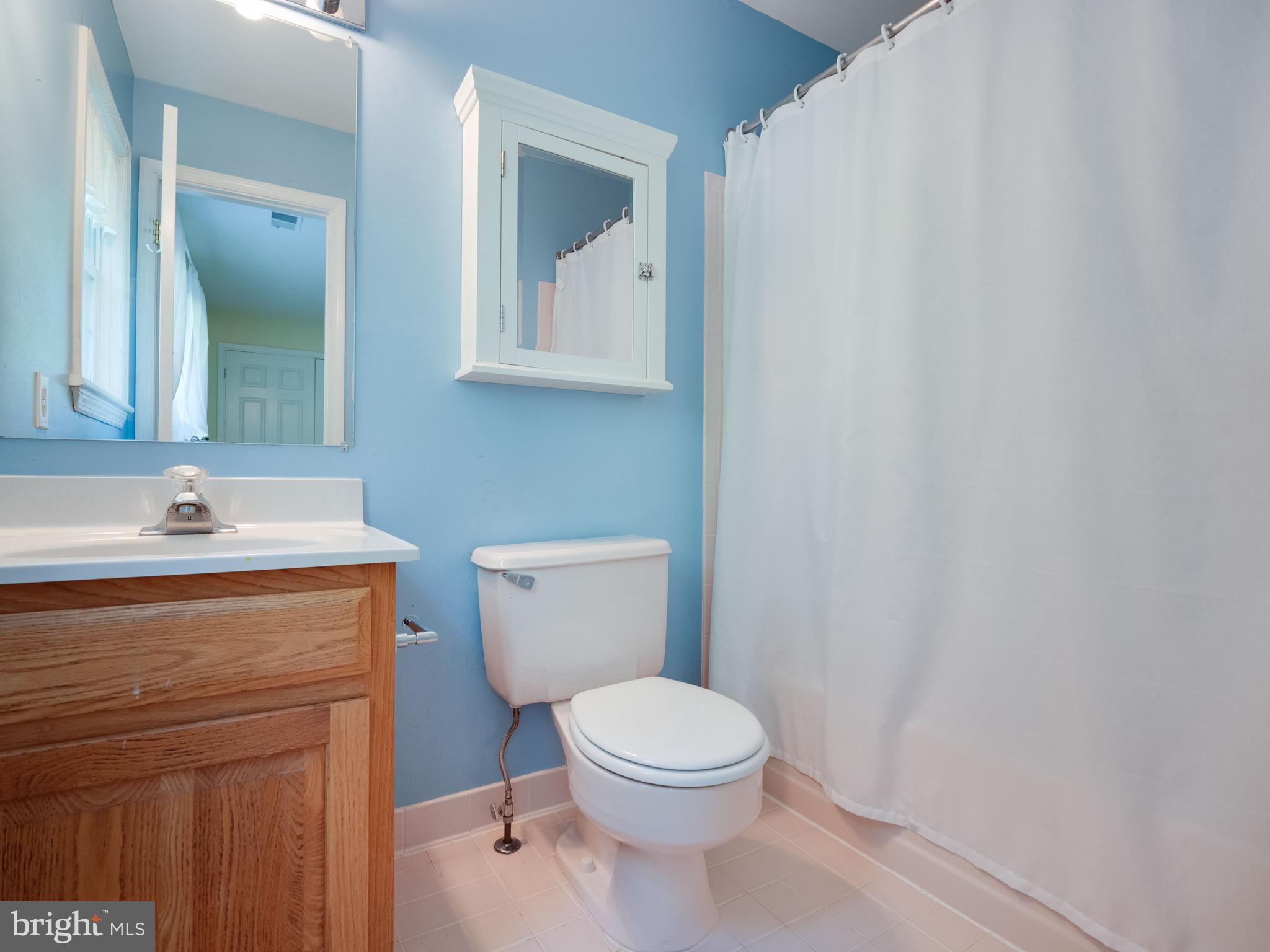 713 Clear Spring Road Great Falls, VA 22066 - Photo 30 of 41 En-suite bathroom in the second bedroom.