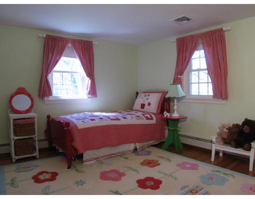 34 Oriole Road Westwood, MA 02090 - Photo 13 of 15 Gallery Image 13