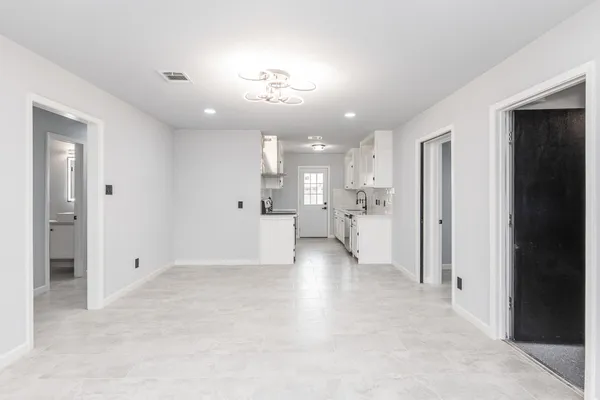 $2,400 | 1109 East Columbia Lane, Deer Park, TX 77536
